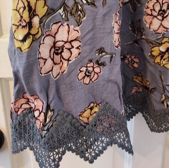 Three Pink Hearts Floral Off the Shoulder Dress with Crochet Trim size Large - Picture 5 of 7